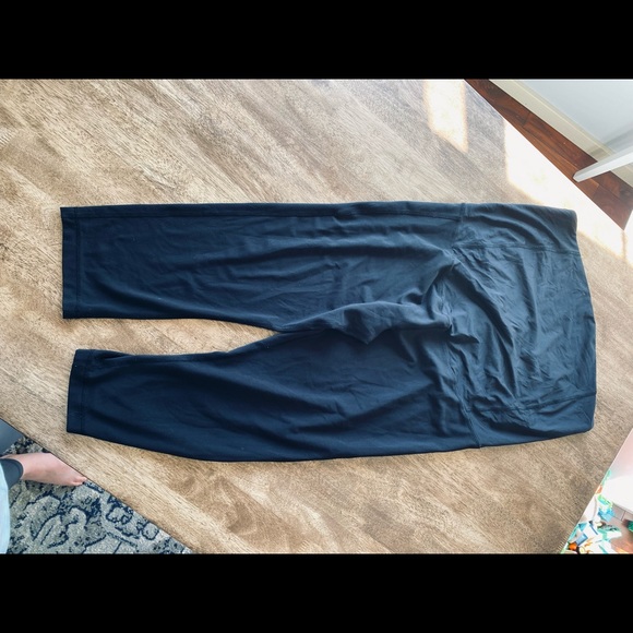 Isabel Maternity Black Cropped Leggings - Picture 4 of 5